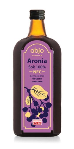 Szklana butelka soku  z aronii, 100% NFC, tłoczony bezpośrednio z owoców. Etykieta w odcieniach fioletu z ilustracją owocu i znakiem "Produkt Polski".