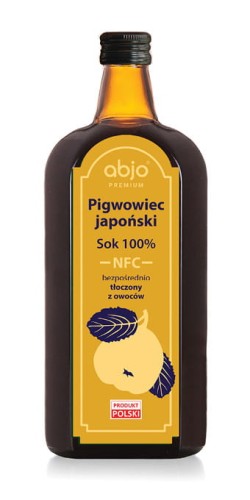 Szklana butelka soku  z pigwowca japońskiego, 100% NFC, tłoczony bezpośrednio z owoców. Etykieta w odcieniach żółci z ilustracją owocu i znakiem "Produkt Polski".